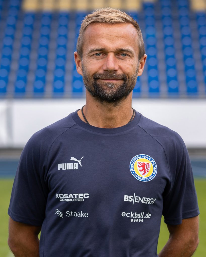 Eintracht Braunschweigs Cheftrainer Michael Schiele. Foto: Markus Hörster
