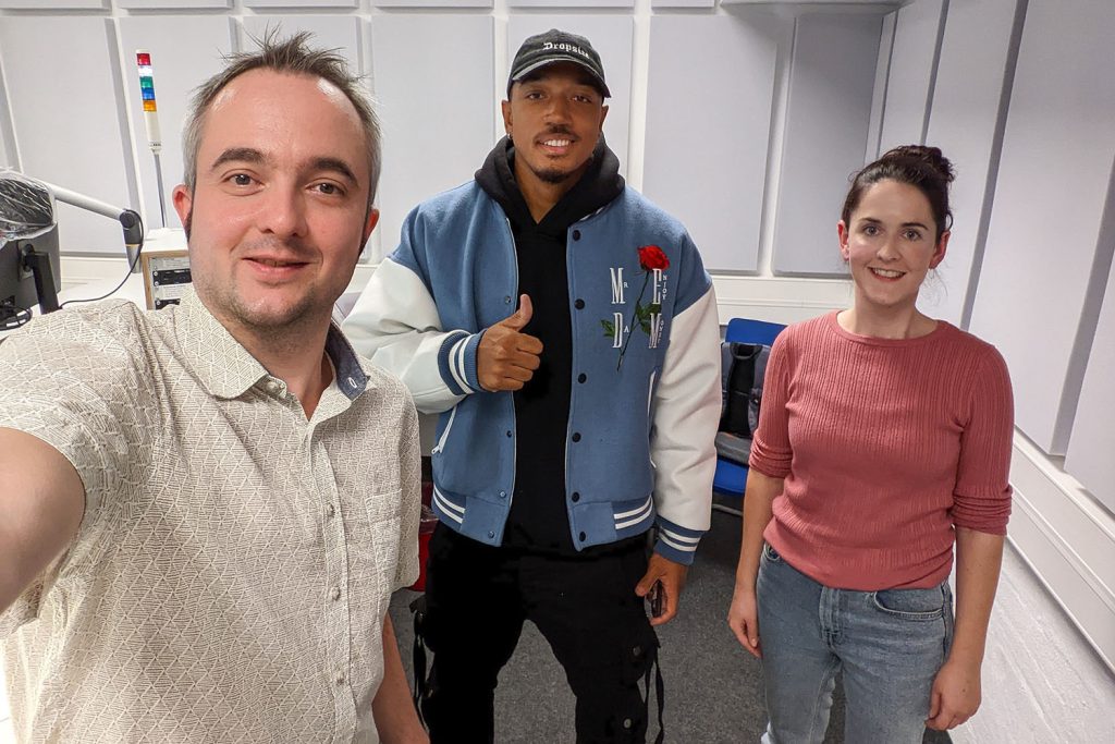 Markus Hörster, Anton Donkor und Henrike Hoy im Studio von Radio Okerwelle in Braunschweig bei Eintracht InTeam 296