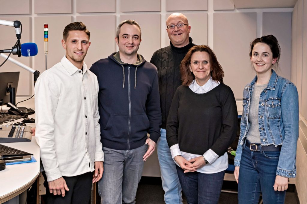 Jan-Hendrik Marx, Markus Hörster, Michael Kuhna, Nicole Kumpis und Henrike Hoy bei Eintracht InTeam 300 im Studio von Radio Okerwelle. Eintracht Braunschweig