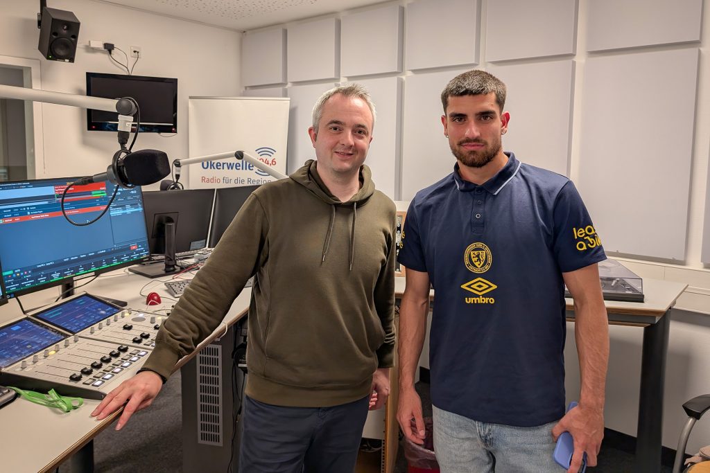 Markus Hörster mit Fabio Di Michele Sánchez von Eintracht Braunschweig bei Eintracht InTeam 314 im Studio von Radio Okerwelle am 16. September 2025.