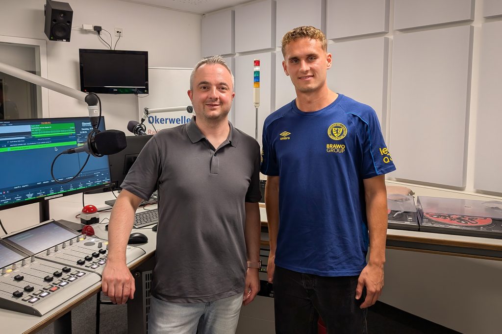 Moderator Markus Hörster mit Jan Urbich von Eintracht Braunschweig bei Eintracht InTeam 319 im Studio von Radio Okerwelle am 15. September 2026.